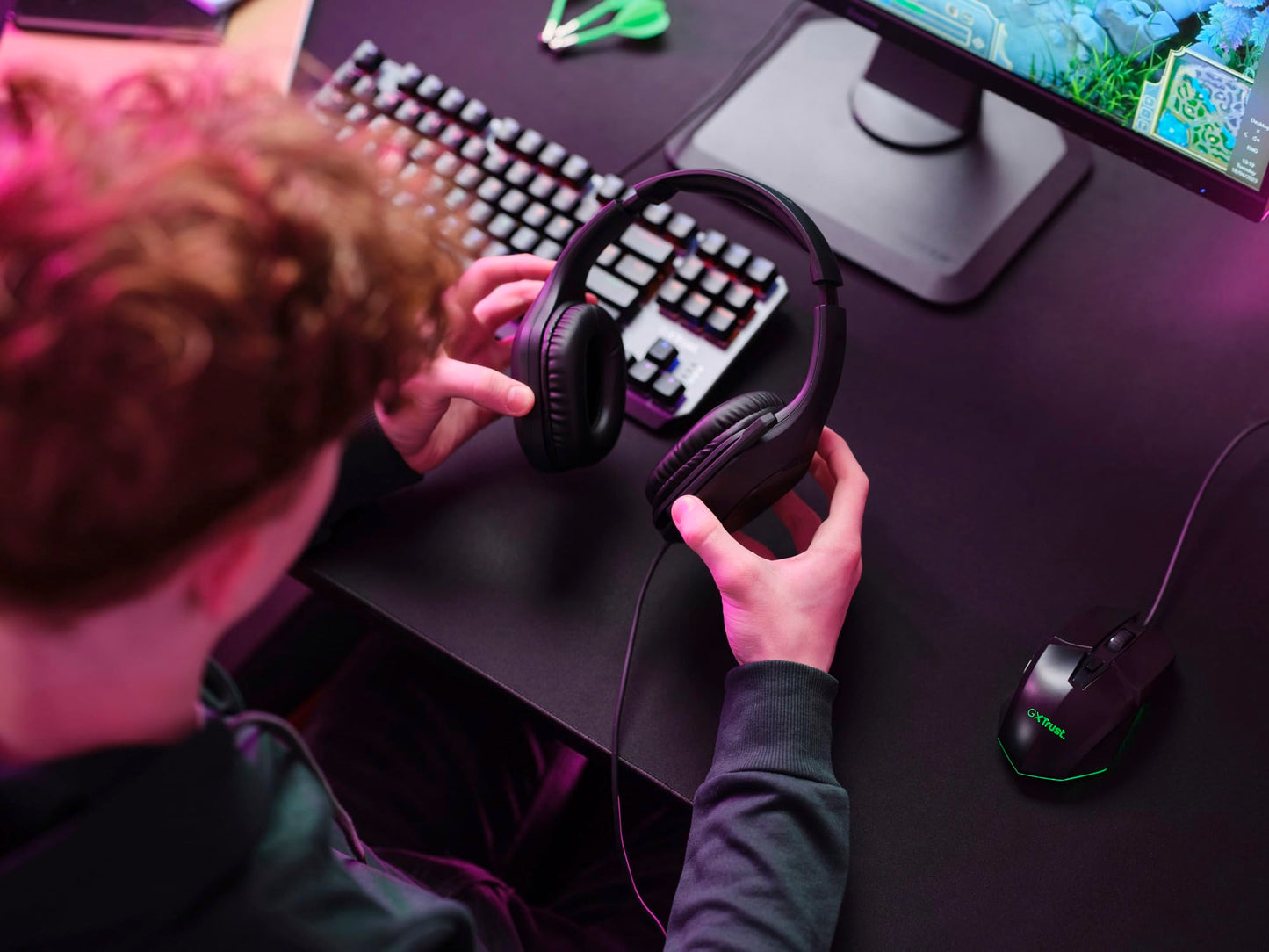 Trust GXT 415 - Multiplatform Headset, Over-Ear, Lightweight