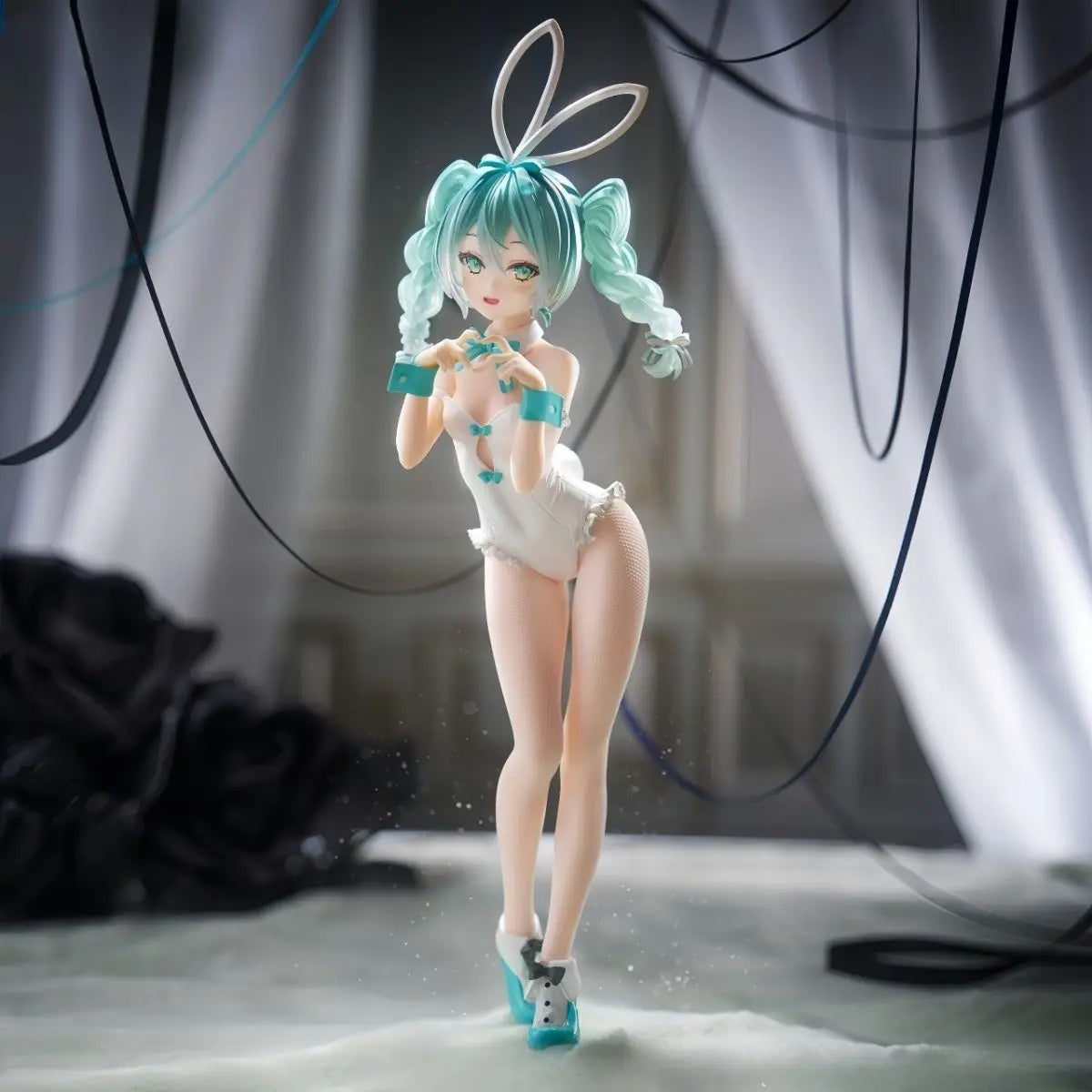 28cm Hatsune Miku Bunny Girl Figure - Collectible Model & Desk Decor