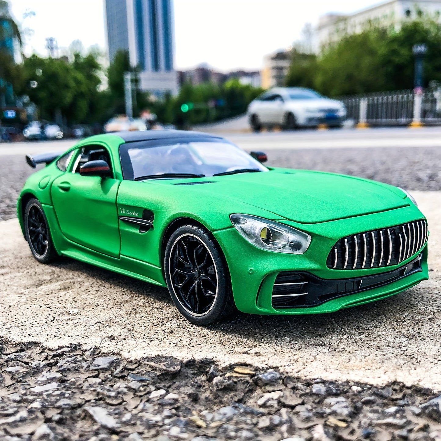 1/24 Green Demon GTR - Alloy Pull Back Car with Sound & Lights