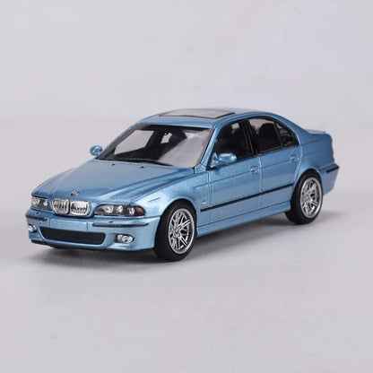 DCM 1:64 E39 M5 Modellauto aus Legierung