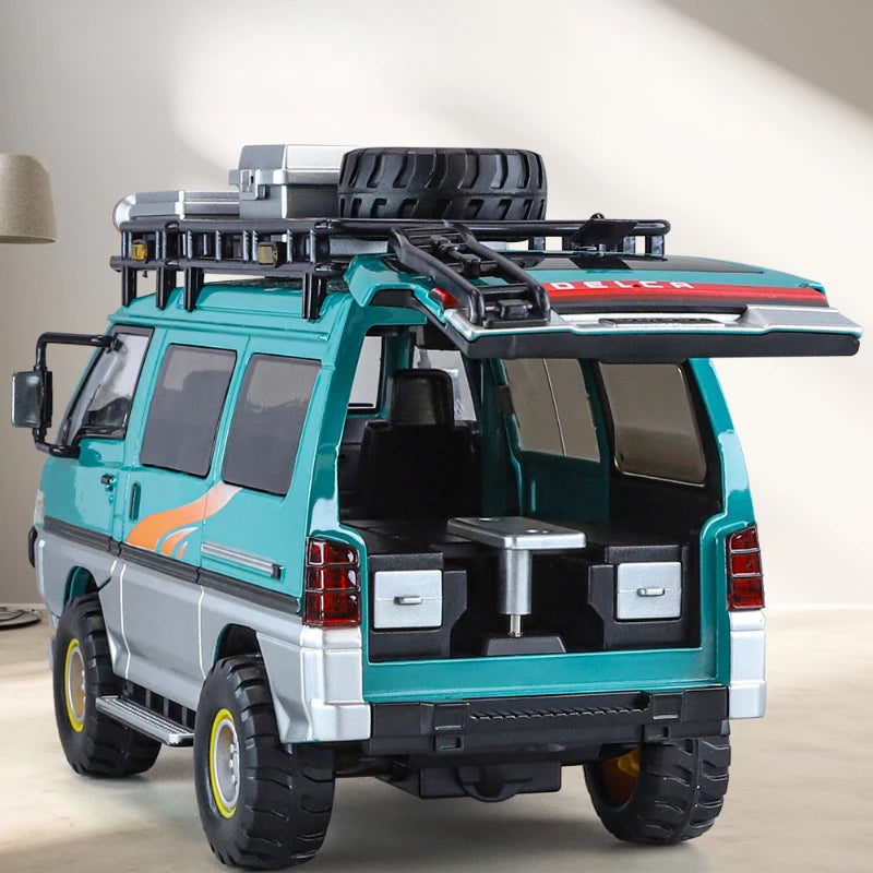 1/24 Mitsubishi Delica Alloy Off-road Vehicle Diecast Toy Model