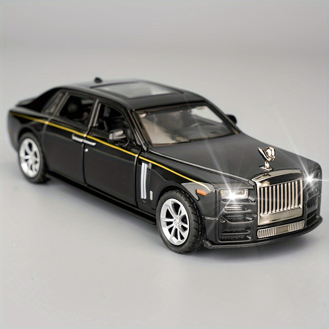 1:36 Zinc Alloy Phantom Model Toy Car – Pull-Back with Sound & Light
